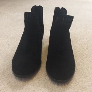 Vince Camuto black booties size 8.5